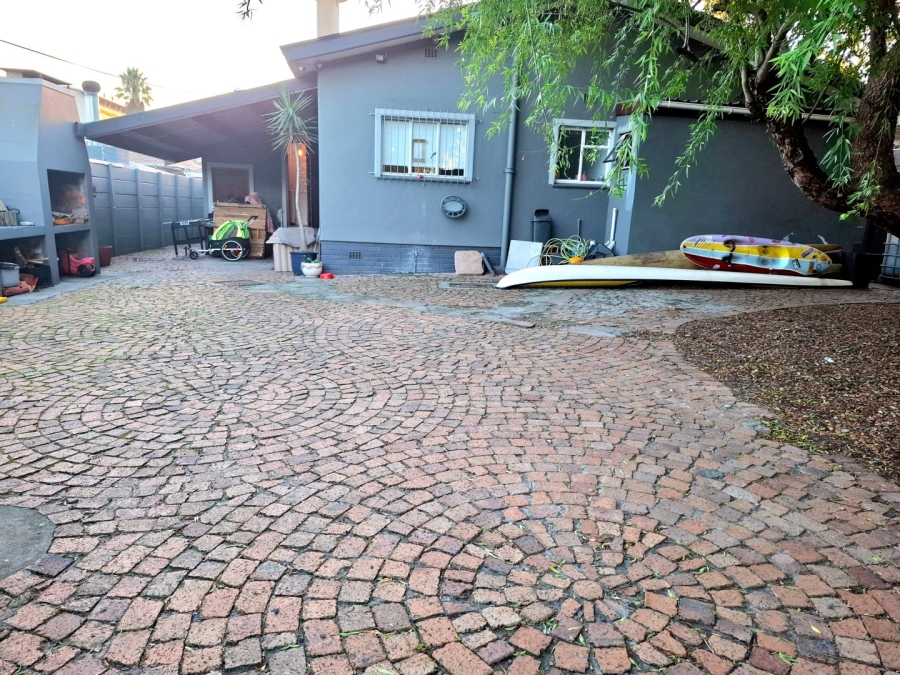 4 Bedroom Property for Sale in Oakdale Western Cape